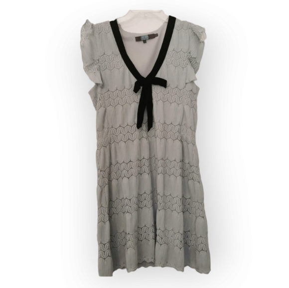 Eva Franco Dresses & Skirts - Eva Franco flutter sleeve shift dress, S